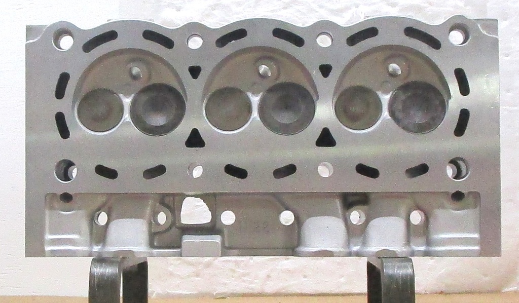 1988 Reconditioned Aluminum Cylinder Head For Ford 3.8L/232 CID V6, 12V OHV ( BOTH ) Casting #RFF 3SE 6090 B22A, 2FB1, Compatible With : Taurus, Thunderbird, Vin : 4 ( No Core Charge ) this is a Used casting so there are visible chips and scratches but they will not affect the performance of the cylinder head, please ask for shipping information.